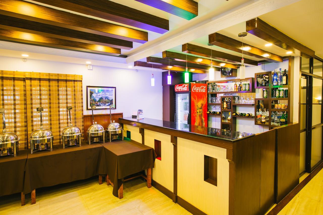 Hotel Romantica Pokhara Esterno foto