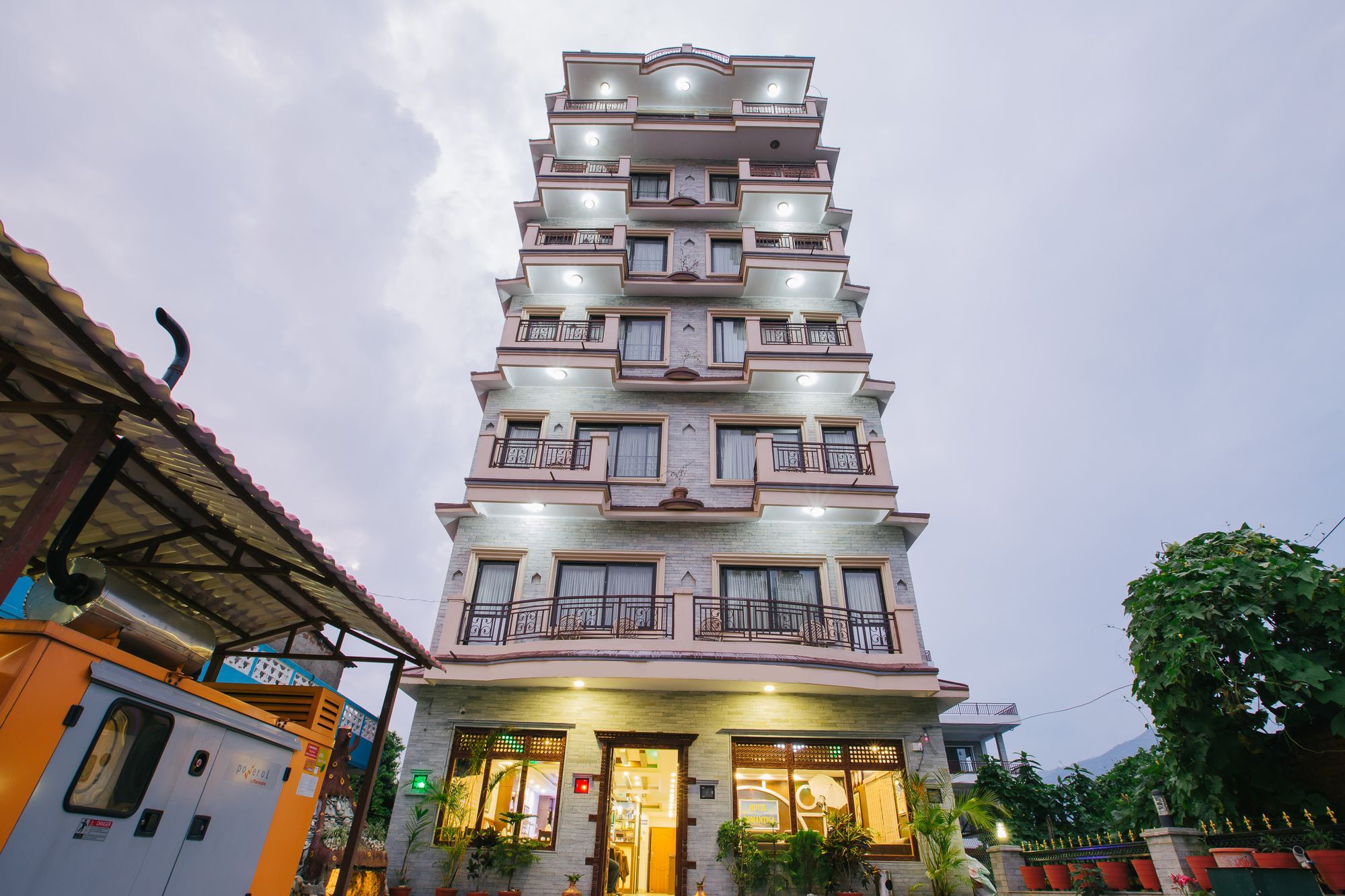 Hotel Romantica Pokhara Esterno foto