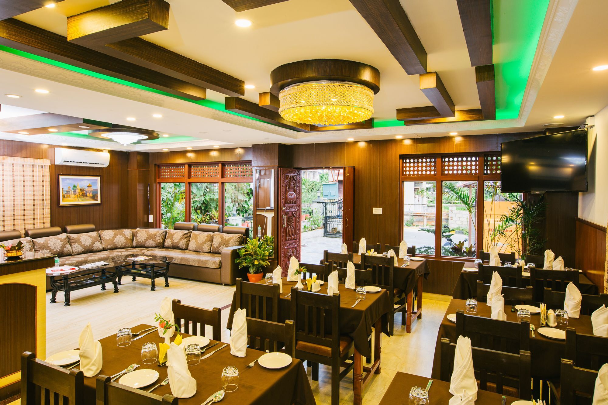 Hotel Romantica Pokhara Esterno foto